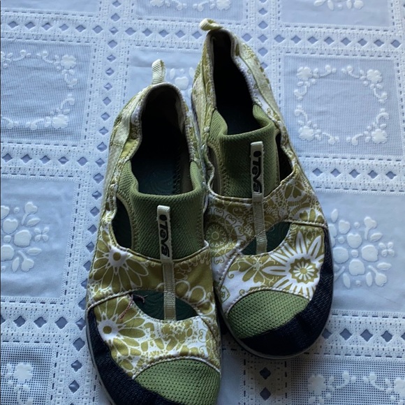 teva women's shoes